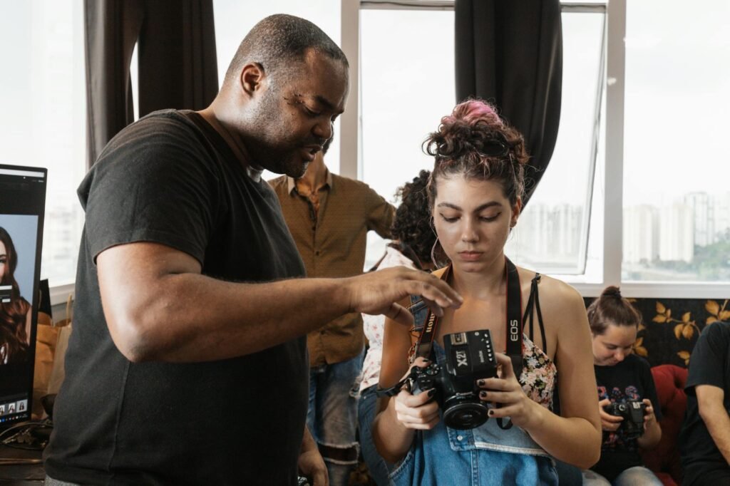 photographer working in model agency - agences de modèle